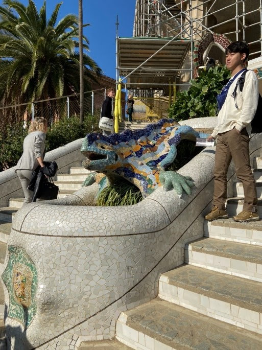 グエル公園のトカゲとツーショット